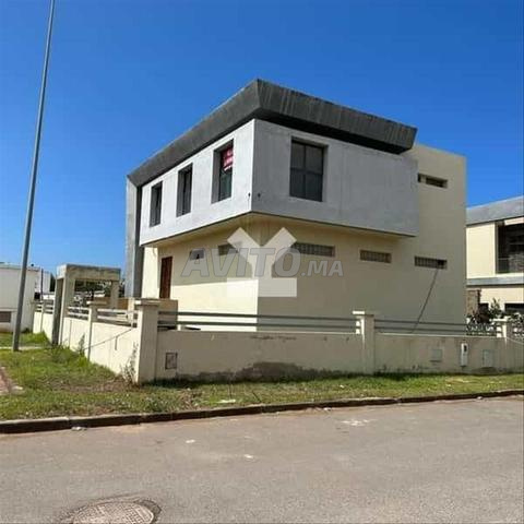 15231-محل للإيجار بـ 70000 درهم في Tamaris2 - 2