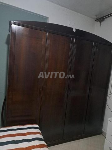 خزانة كبيرة من الخشب الصلب - حالة جيدة