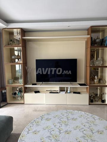 خزانة تلفزيون جميلة جدا للبيع