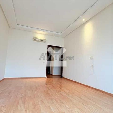 173663-شقة للإيجار بـ 15000 درهم في بوركون (أنفا) - 2