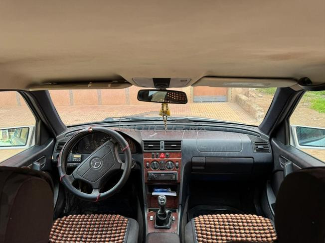 Mercedes-Benz 220 Diesel Manuelle 1998 à Berkane