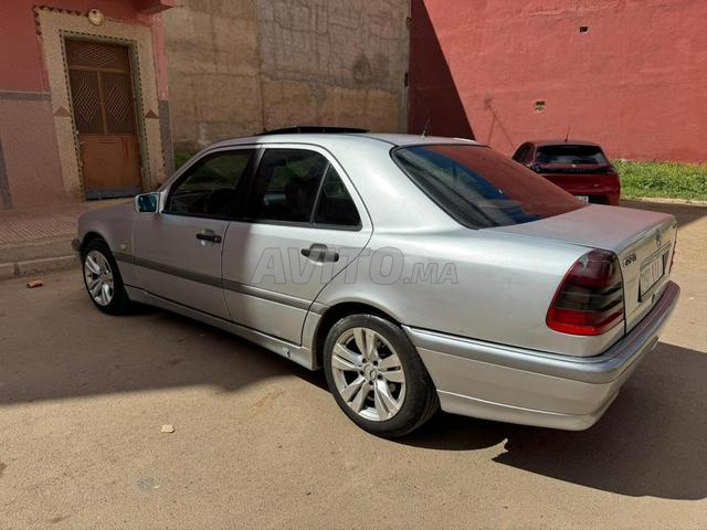 مرسيدس بنز 220 ديزل مانويل 1998 في بركان