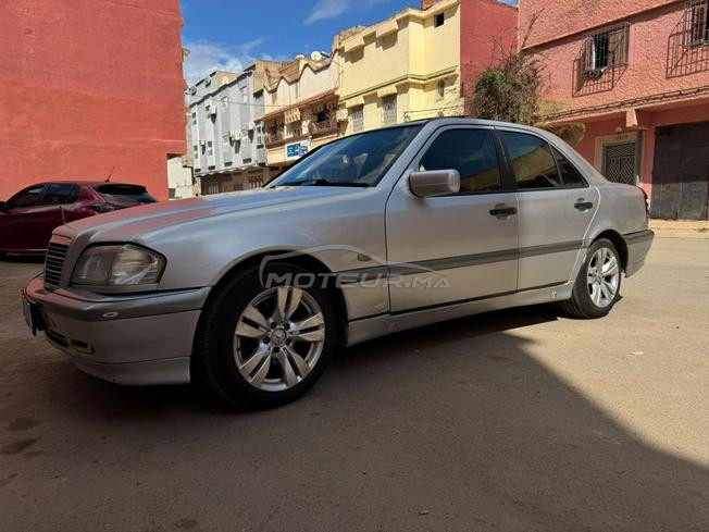 Mercedes-Benz 220 Diesel Manuelle 1998 à Berkane