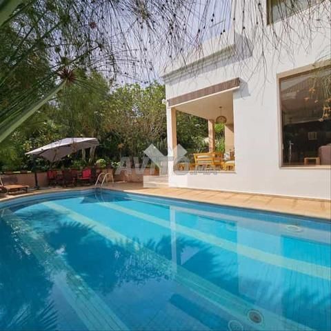 21570-Vente Villa à Casablanca El Hank de 837 m²