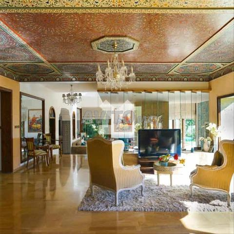 22749-بيع فيلا في الدار البيضاء سندباد بمساحة 717 متر مربع