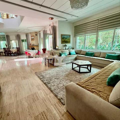 173085-بيع فيلا في الدار البيضاء ليمون بمساحة 605 م²