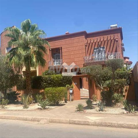 17364-بيع فيلا في مراكش رياض السلام بمساحة 302