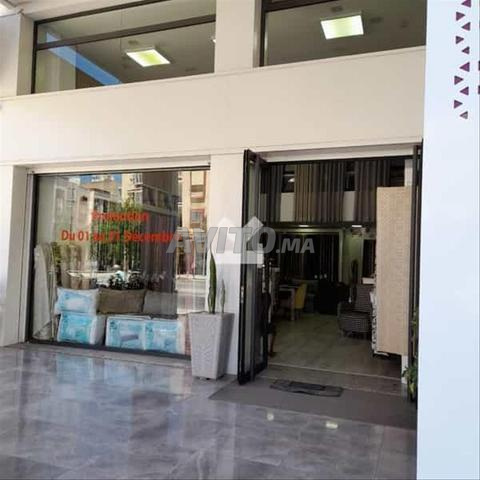 18692-بيع محل في الدار البيضاء أولاد زيان بمساحة 232