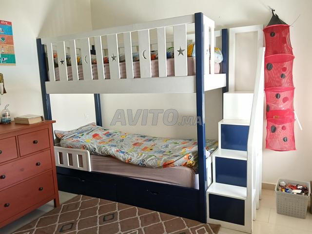 سرير بطابقين مع زحليقة