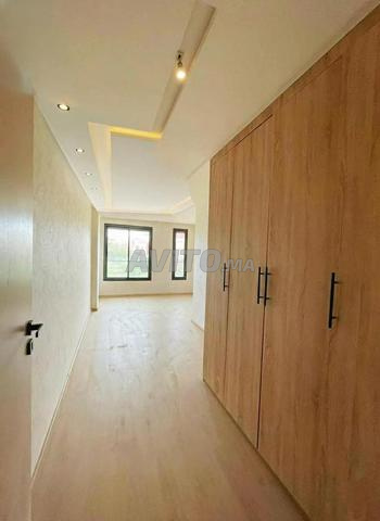 شقة 3 غرف فارغة المعارف توين سنتر