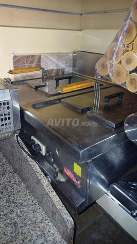 Friteuse gaz professionnelle .