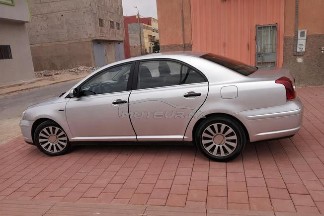 toyota avensis 