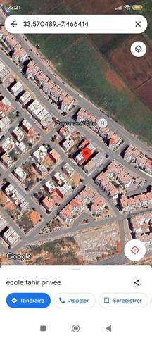 بقعة أرضية لبناء محلات تجارية مع الكاف و 3 طوابق