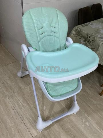 للبيع كرسي أكل للأطفال بحالة جيدة جداً Chaise bébé