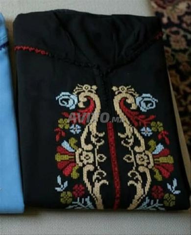 Djellaba pour petites filles, brodée et travaillée avec de la Randa et des points de couture