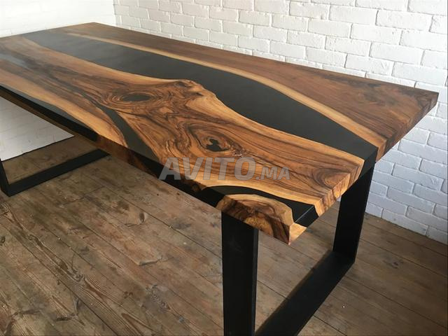 Table massif Noyer en résine époxy