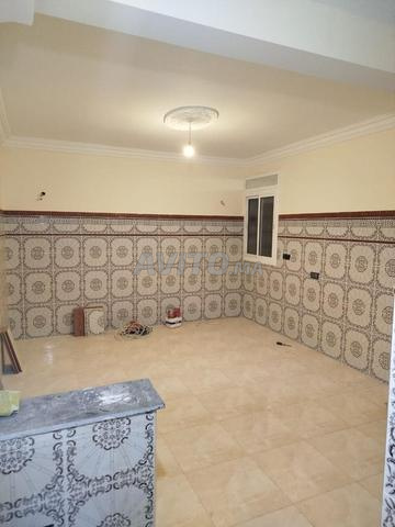 شقة فارغة للكراء بمجمع النور .