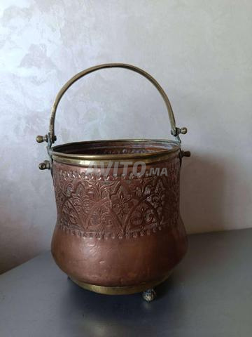 Seau en cuivre rouge et bronze très ancien