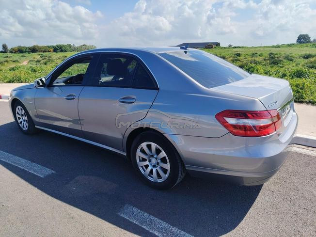 Mercedes-Benz-E220 en très bon état