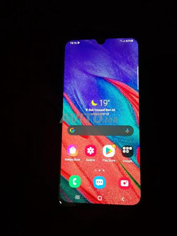 Samsung A40 Stokage 64 gb/Ram 4 go