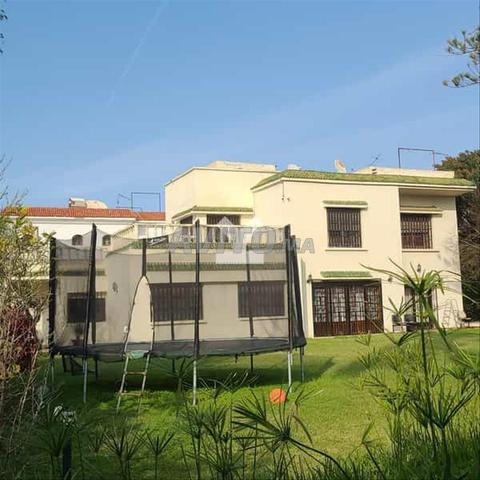 175048-بيع فيلا في الدار البيضاء واحة بمساحة 938 متر مربع