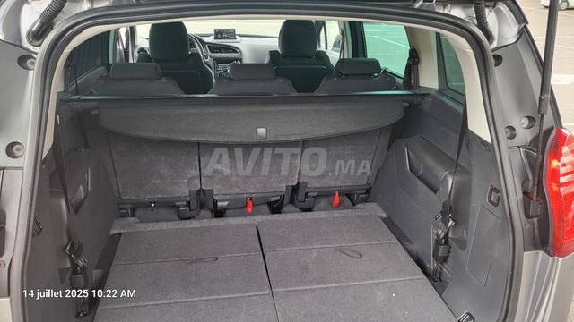 Peugeot 5008 Diesel Manuelle 2017 à Kénitra - 2