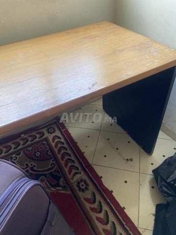 Grand bureau / table en bois solide – bon état - 2