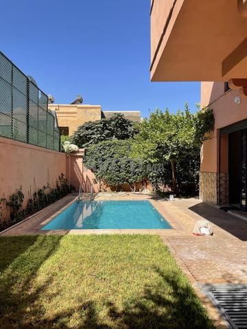 فيلا رائعة 400 متر مربع مع مسبح طريق الدار البيضاء