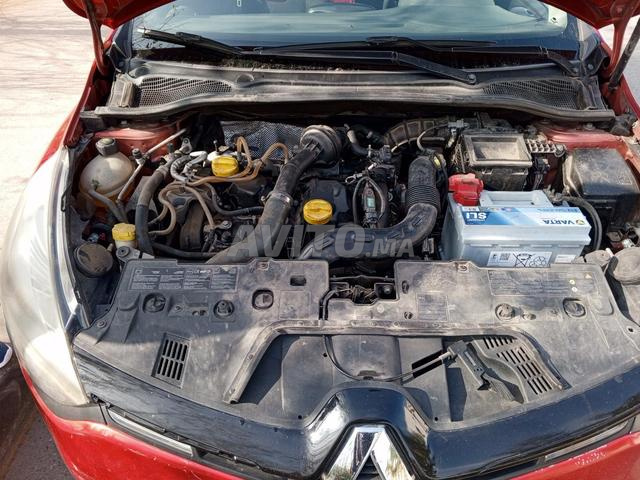 clio4 2015. 157000 كلم - 2