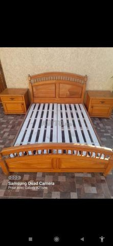 Cadre de lit et 2 coiffeuses - 2