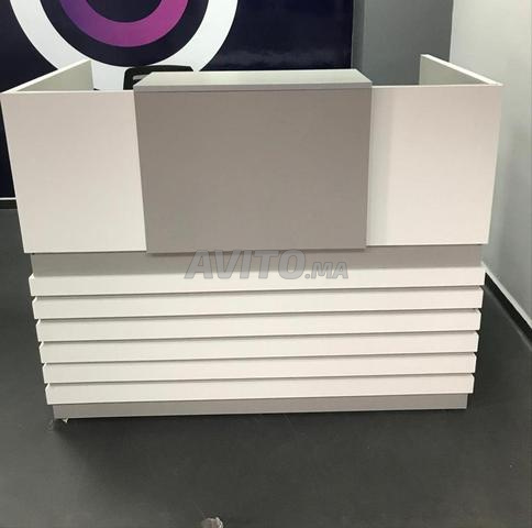 منضدة استقبال أنيقة وعملية