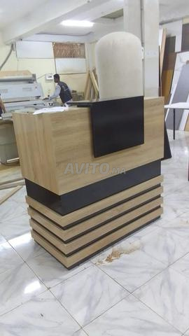 Comptoir de Réception Élégant et Fonctionnel - 2