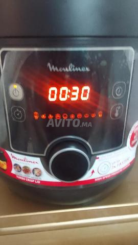 طنجرة للطبخ بالكهرباء وفي نفس الوقت مقلاة هوائية