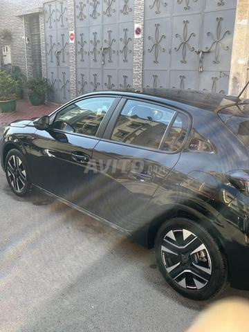 Peugeot 208 noire - 2