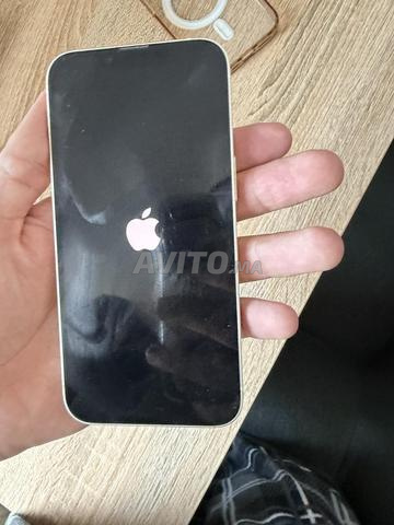 Iphone 14 normal (77 batterie, dispo en mai)