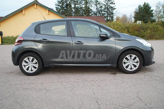 Peugeot 208 Essence Manuelle 2013 à Taza - 2