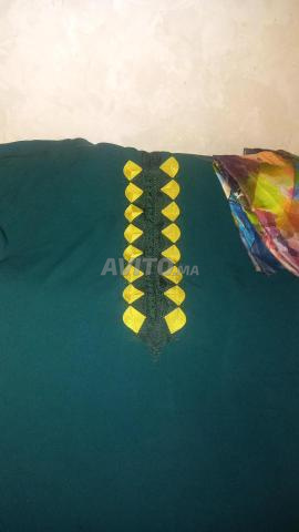 جلابة وشال أخضر اللون