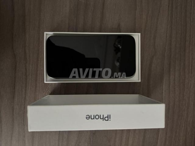 Iphone 15 pro presque neuf bonne batterie - 2