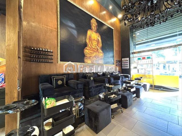 محل تجاري بمساحة 400 متر مربع في الدار البيضاء - 2