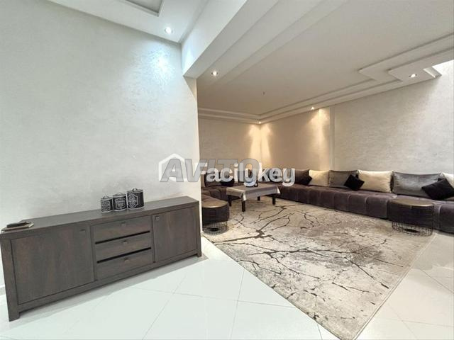 شقة بمساحة 160 متر مربع في الدار البيضاء - 2