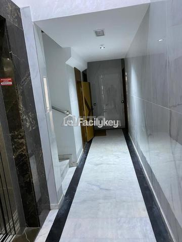 مكتب بمساحة 85 متر مربع في الدار البيضاء - 2