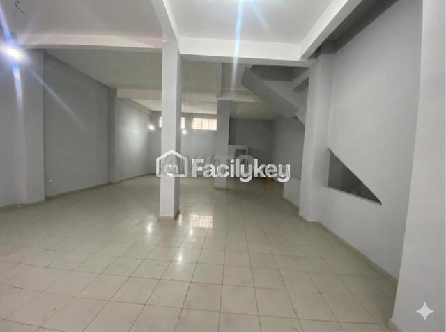 محل تجاري بمساحة 255 متر مربع في الدار البيضاء