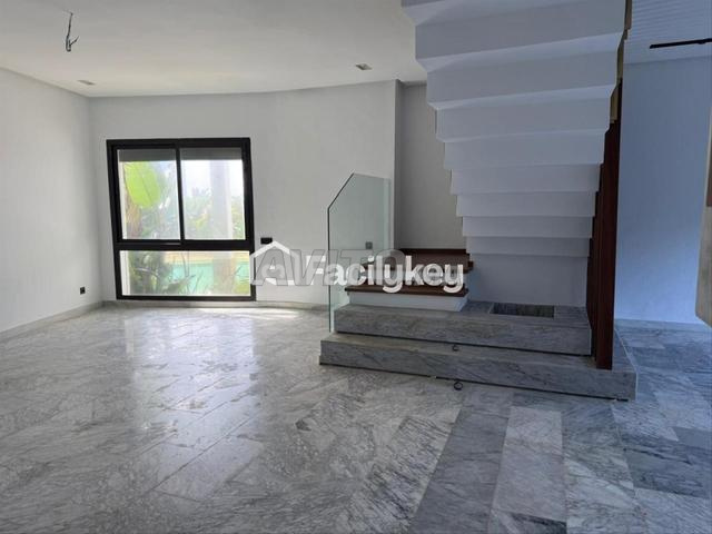 Maison de 221 m² à Dar Bouazza - 2