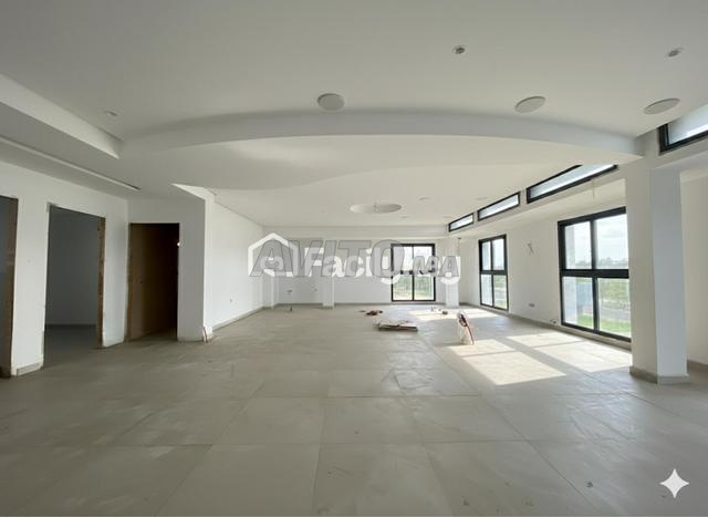 محل تجاري بمساحة 518 متر مربع في دار بوعزة - 2