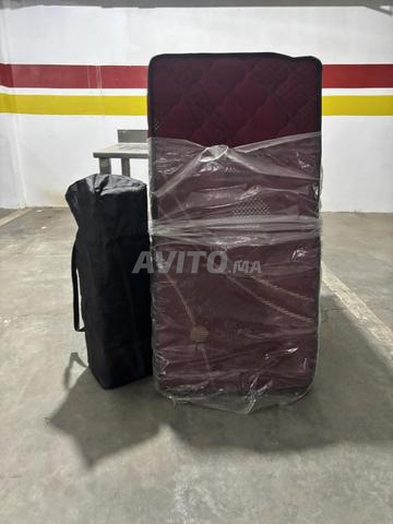 سرير أطفال قابل للطي ومرتبة بحالة جديدة - 2