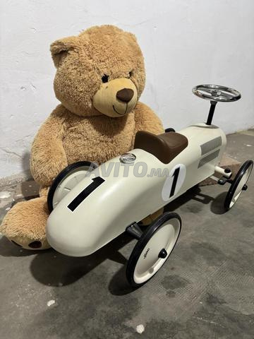 Voiture métallique Vintage et gros nounours