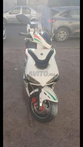 Moto très bon état comme neuf - 2