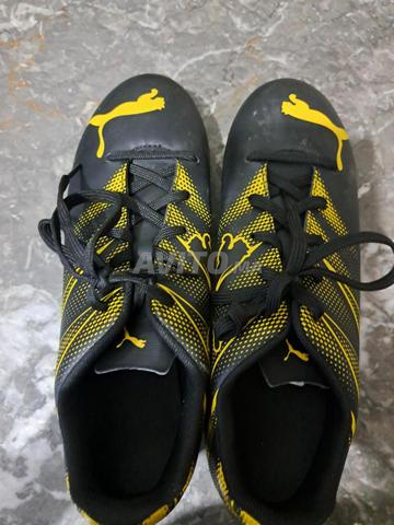 حذاء كرة قدم أصلي وجديد المقاس 38 - 2