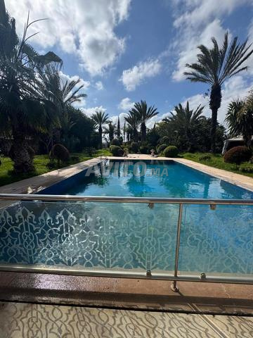 فيلا للبيع في بوسكورة مع حديقة ومسبح - 2