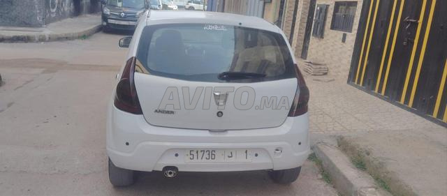 Dacia Sandero essence 8cv modèle 2011 - 2